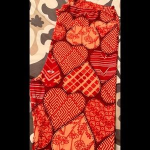 Lularoe Valentine’s Day leggings